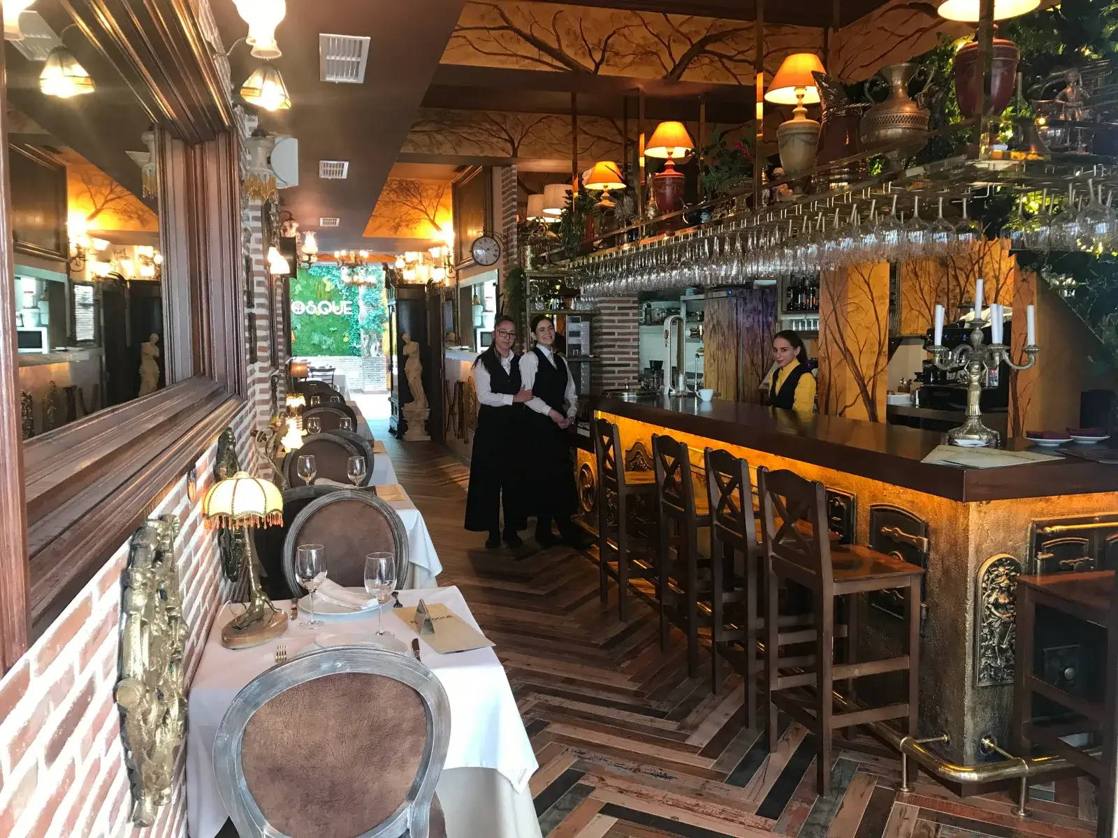 Trattoria Casa Pasta, Fuengirola — Instalación del mobiliario interior y la cocina completa para un restaurante de cocina italiana en pleno centro.